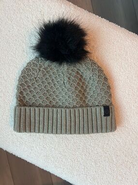 Lululemon bubble knit Pom beanie